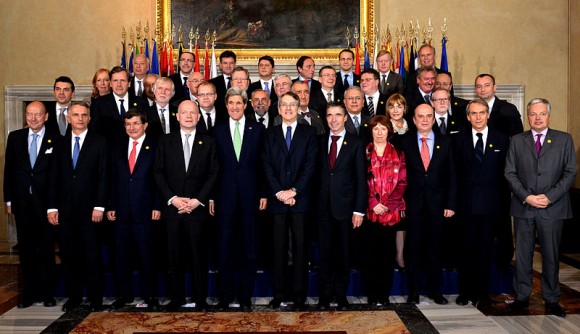 800px-Secretary_Kerry_Poses_for_a_Family_Photo_With_European_and_NATO_Leaders